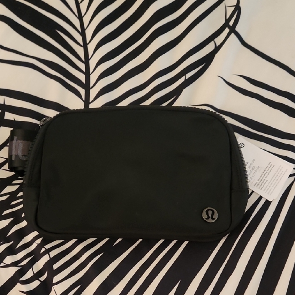 Lululemon Everywhere Belt Bag 1L